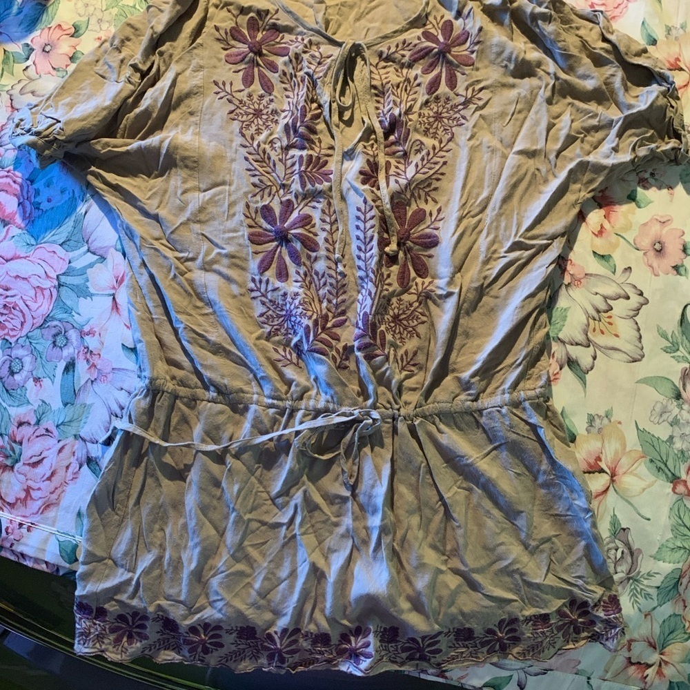 Album Women’s Grey Top Size Medium Short Seeve